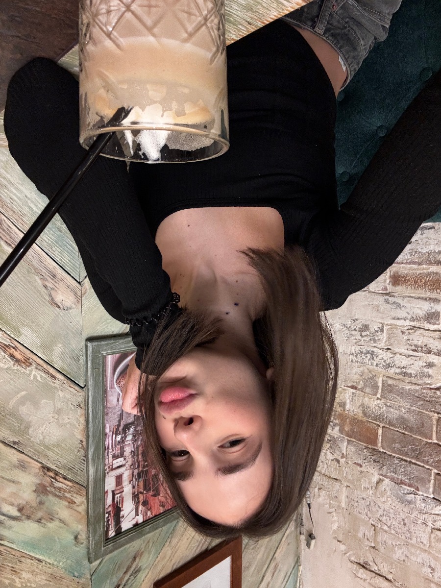 Fresh photos, fresh mood — Tina online in Ouagadougou